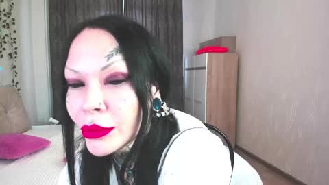 Snapshot of megan_blackmoon chatting on January 10, 7:04 am Helena Tuman online show from January 10, 7:04 am