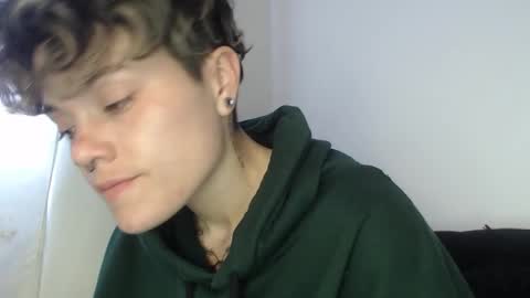 Megan and sophi online show from December 3, 9:50 pm