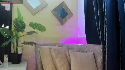     online show from May 5, 12:41 pm
