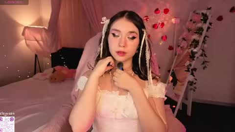 Megan Nelson online show from June 25, 11:34 am