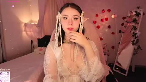 Megan Nelson online show from June 18, 11:48 am