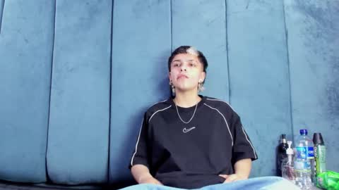 megan_thompsonn_ online show from May 2, 2:37 am