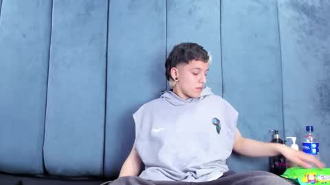 megan_thompsonn_ online show from May 1, 2:15 am