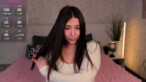 Snapshot of megan_williamms chatting on October 19, 9:44 am Megan online show from October 19, 9:44 am