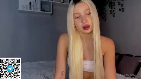 Snapshot of meganfoxys chatting on September 16, 10:01 am Jenny online show from September 16, 10:01 am