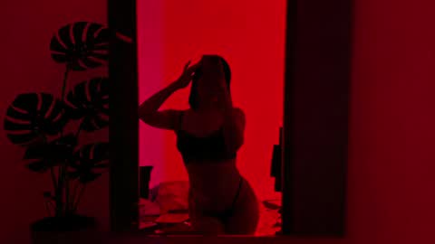 meggan_foxxy online show from June 7, 1:34 am