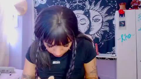 Melissa  -  -  Please help me to reach 100 thumbs up online show from July 30, 5:58 pm
