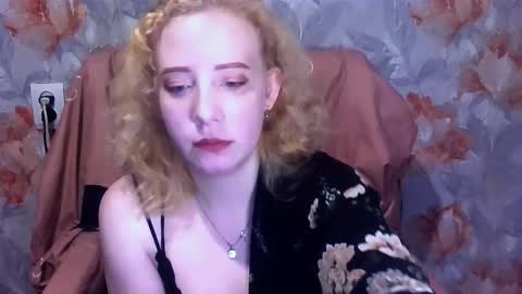 Mel Mellie online show from December 4, 8:31 pm