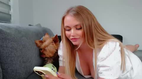 Melania online show from May 9, 11:56 am