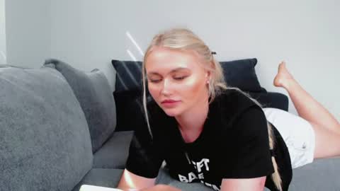 Melania online show from June 28, 1:07 pm