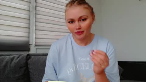 Melania online show from April 30, 11:04 am