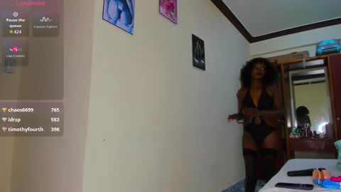 Snapshot of melanie_03 chatting on October 2, 2:16 am keisha online show from October 2, 2:16 am