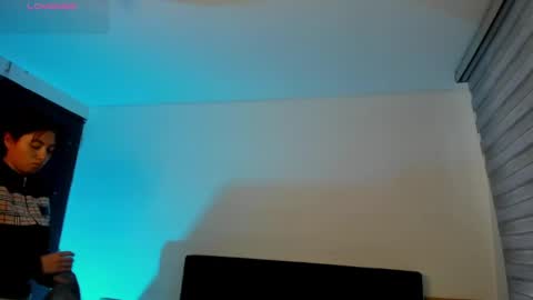 Melanie roux  online show from May 4, 12:31 pm
