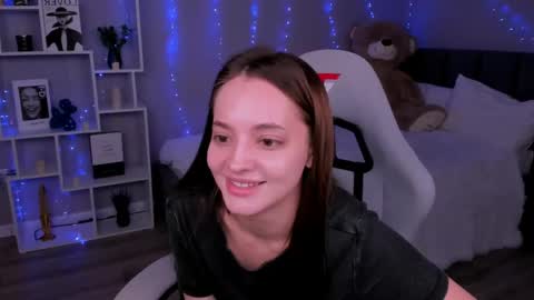 MelanieAlves online show from April 29, 5:30 pm