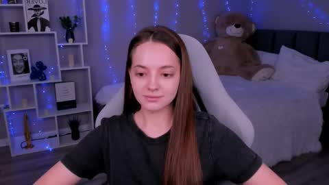 MelanieAlves online show from April 29, 3:15 pm