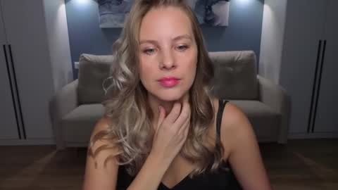 Melanie Bennett online show from December 4, 6:37 am