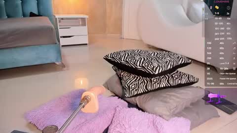 Snapshot of melanierioss_ chatting on September 28, 4:23 pm online show from September 28, 4:23 pm