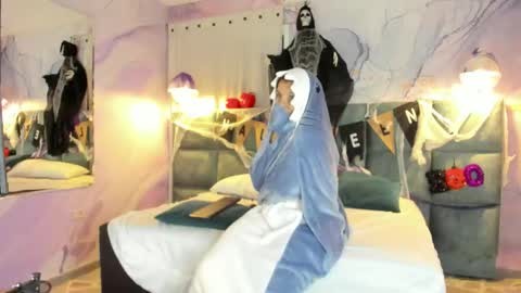 Melanie Roux online show from October 28, 9:41 pm