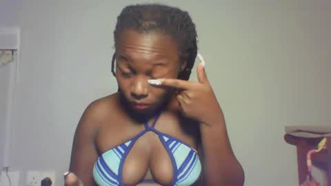 Snapshot of melanin_sassy96 chatting on December 19, 3:19 pm bad lil shawry online show from December 19, 3:19 pm
