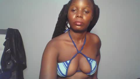 Snapshot of melanin_sassy96 chatting on January 27, 12:01 am bad lil shawry online show from January 27, 12:01 am
