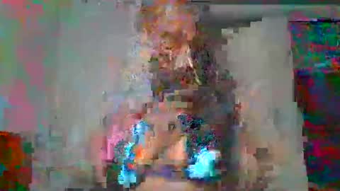 Snapshot of melanin_sassy96 chatting on February 16, 1:05 am bad lil shawry online show from February 16, 1:05 am