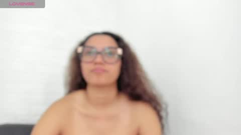melannie roses online show from June 18, 5:40 pm