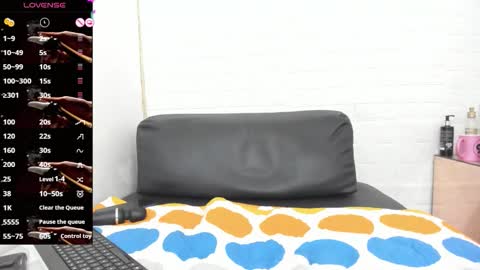 melannie roses online show from November 9, 2:51 am