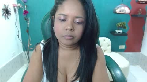 Snapshot of melika_sweet chatting on January 4, 5:26 pm eli online show from January 4, 5:26 pm