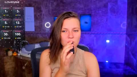 Melinda online show from July 17, 1:32 am