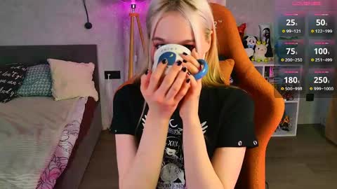 melisandea online show from April 16, 5:23 pm