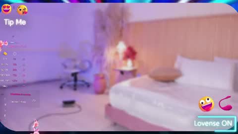 M E L I S S A  online show from July 9, 12:18 pm