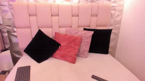  Mell online show from February 25, 11:42 am