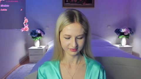 Mellina online show from March 31, 9:15 pm