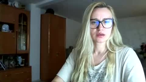 Melly online show from June 27, 8:15 am