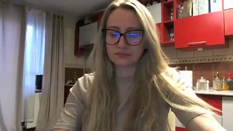 Melly online show from February 3, 6:40 am