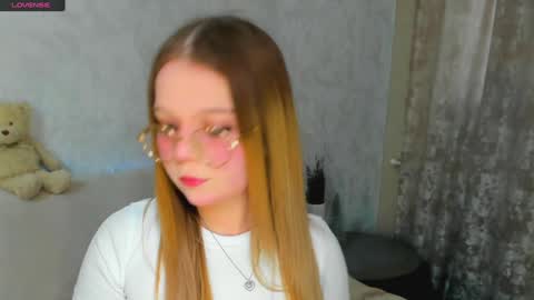 MelMooon online show from January 27, 11:11 am