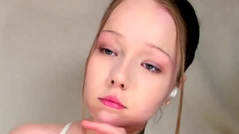 MelMooon online show from June 12, 10:18 pm