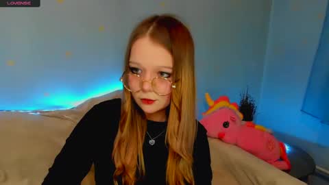 MelMooon online show from February 22, 5:31 pm