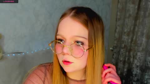 MelMooon online show from January 26, 4:20 pm