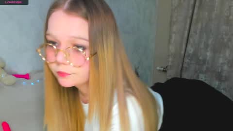 MelMooon online show from January 22, 6:41 pm