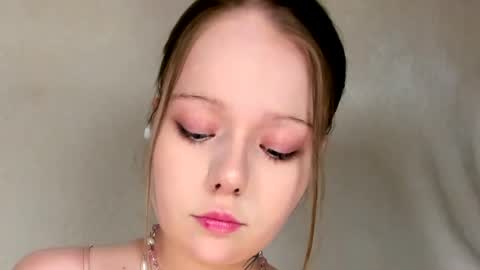 MelMooon online show from June 7, 8:59 pm