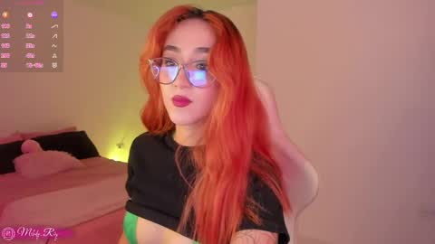 Melodie Roy 999 online show from May 19, 9:00 pm
