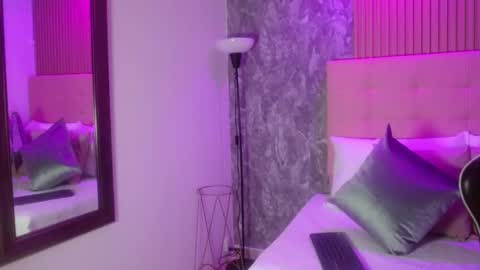 Snapshot of melody_bleir chatting on September 25, 9:01 pm Melody online show from September 25, 9:01 pm