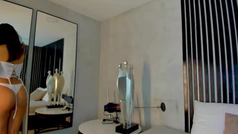 melody phillips online show from March 10, 5:00 am