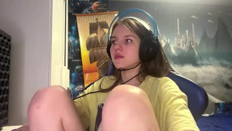 Hi Im Aria 18 years old online show from March 1, 4:39 pm