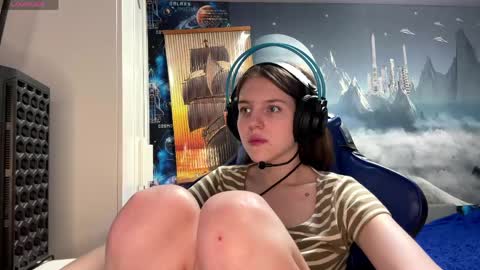 Hi Im Aria 18 years old online show from May 3, 3:04 pm