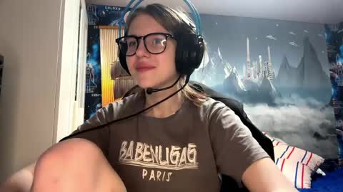 Hi Im Aria 18 years old online show from May 15, 1:14 pm