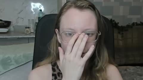 Snapshot of meowcr chatting on October 28, 7:08 pm meowcr online show from October 28, 7:08 pm