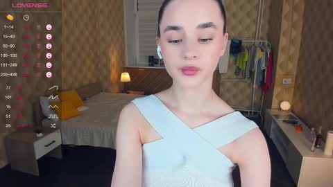 Julie online show from October 31, 2:54 pm