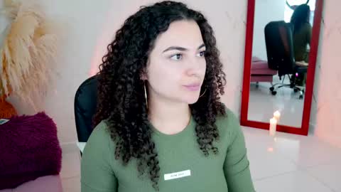 Merida Bell online show from April 26, 8:39 pm